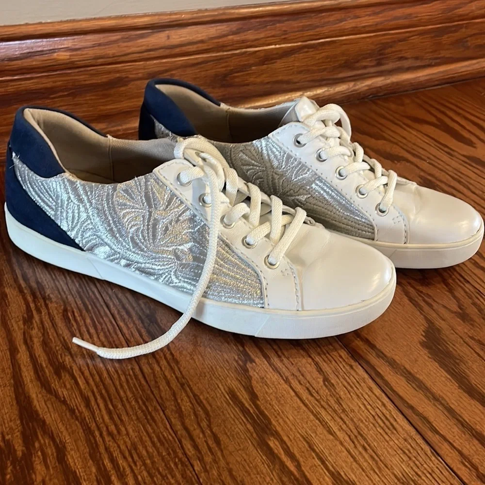 Naturalizer women’s MORRISON 4 sneaker suede heel metallic embroidered size 9.5W